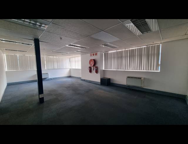 4,332M² WAREHOUSE TO LET IN JET PARK
